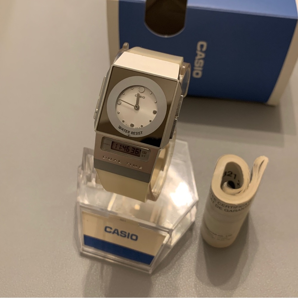 Vintage New Old Stock Casio analog/digital watch.